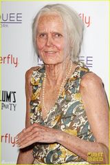 组图：万圣节女王克鲁姆逼真老年妆