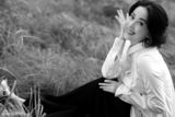 组图：丁柳元黑白写真 知性甜美展文艺范儿