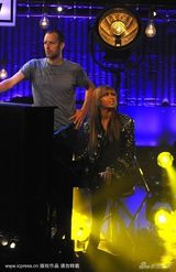 幻灯图：好莱坞群星海地赈灾义演 精彩现场回顾