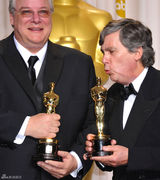 高清组图：奥斯卡后台获奖众星举金人光彩照人