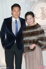 组图：汪圆圆婚礼甜蜜长吻 吴君如李嘉欣等到场