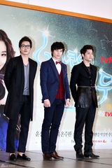 高清组图：众星出席韩剧《一年十二个男人》发布会