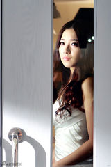 组图：阚清子《一克拉》变落魄新娘街头游走