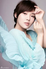 组图：徐冬冬化身丛林仙子 拖地长裙尽显优雅