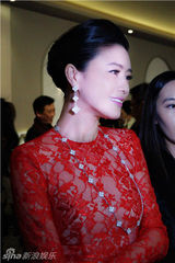 组图：田海蓉镂空红裙装亮相 优雅高贵明艳动人