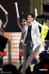 高清：任贤齐沪上跨年开个唱 马景涛携妻观看助威