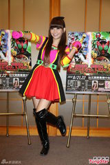 组图：蝴蝶姐姐变骑士公主 挺罗志祥撕信为效果