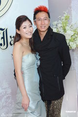 组图：港星文颂娴奉子成婚 宣布已怀孕三个月