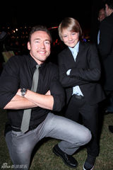 组图：《铁甲钢拳》洛杉矶首映 休-杰克曼帅气亮相