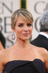 高清图：杰斯-琳吉斯硕大彩色钻石耳环引人注目