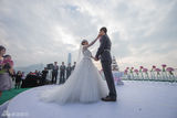 独家：直击刘璇王弢浪漫海上婚礼 新人深情拥吻