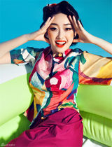 组图：蒋梦婕化身画报女郎复古时尚