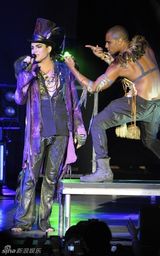 幻灯图集：《美偶》冠军亚当-兰伯特加拿大开唱