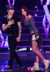 组图：泫雅MissA金钟国等出演《M Countdown》