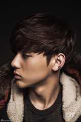 高清组图：韩团NU'EST冬季写真大秀美少年范儿