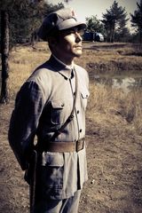 组图：胡兵《东北往事》硬朗造型显英雄本色