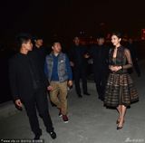 组图：林志玲透视裙见老总 害羞捂胸美沟诱人