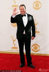 组图：《摩登家庭》艾瑞克-斯通斯崔特喜感十足