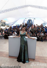 幻灯：《日照重庆》记者会 范冰冰李菲儿美艳登场