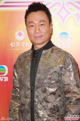 组图：田蕊妮开嗓献声慈善紧张 美艳似郑秀文