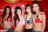 高清组图：女星齐集比基尼派对 众嫩模争妍斗丽