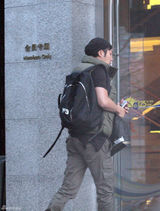 幻灯：谭耀文重心转移内地 神秘女伴陪同逛街看房