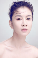 组图：王笛肌肤冰洁气质脱俗