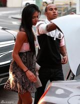 高清组图：“小野猫”妮可和赛车手男友汉密尔顿约会