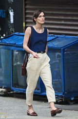 组图：凯拉-奈特利为新片拍摄浪漫吻戏