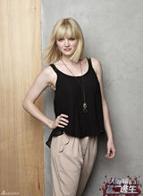 高清图：《大海啸之鲨口逃生》曝主创全家福