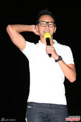 组图：郑元畅初执导演筒 自嘲属神经质型