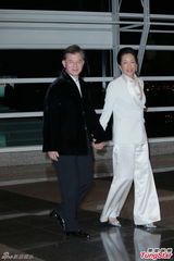 组图：汪圆圆婚礼甜蜜长吻 吴君如李嘉欣等到场