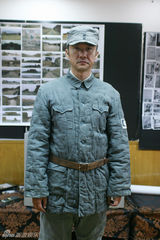 组图：新《亮剑》定妆照 甘婷婷黄志忠塑战争情侣