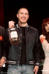 组图：波尔克与徐仁英等到港 各国明星齐聚话音乐