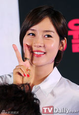 组图：韩片《车刑警》首映演唱会ULALASESSION捧场