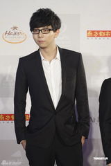 组图：第12届华语电影传媒大奖 众星亮相红毯