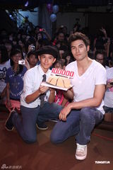 组图：林晖闵庆生众星祝福 大方对郭采洁示爱