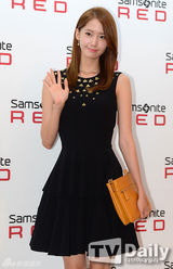 组图：少时允儿出席活动黑裙淑女 宋仲基将入伍