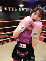 组图：王励勤主播女友微博晒美艳靓照