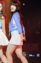 组图：韩女团APink出演《美丽的演唱会》展动感舞台