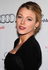 高清组图：布莱克-莱弗利紧身黑裙展窈窕身材