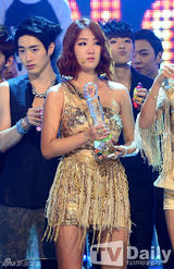 组图：韩团EXO等《MCD》劲舞 SISTAR夺冠