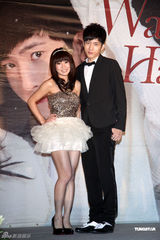 高清图：郭书瑶井柏然连手出辑 陪歌迷温暖过圣诞