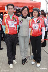 组图：邓兆尊兄妹参与单车赛 毛舜筠将再拍喜剧