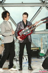 组图：萧敬腾跨刀拍偶像剧MV 豆花妹送秋波