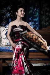 组图：刘媛媛低胸水墨写真曝光 古色古香美艳