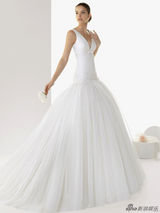 组图：超模芭芭拉唯美婚纱写真 典雅纯净秀美背