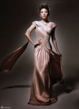 组图：个性女星黄奕变身贵公主 长裙演绎东方维纳斯