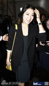 组图：韩星朴信惠与少时秀英等亮相首尔时装周