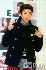 组图：祐荣娜恩泰民等亮相SBS歌谣大典记者会